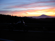 夕焼けの岩木山